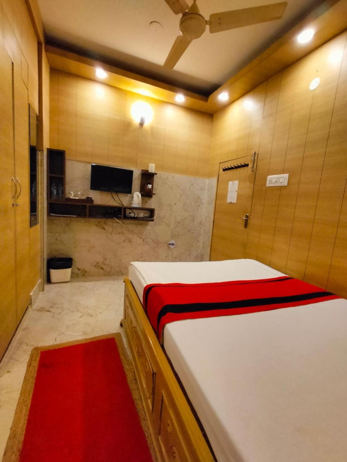 Bed and Breakfast Kollolini Калькутта Экстерьер фото