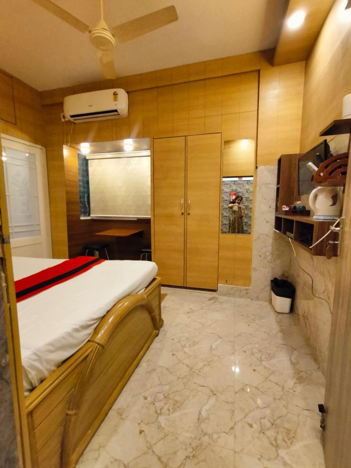 Bed and Breakfast Kollolini Калькутта Экстерьер фото